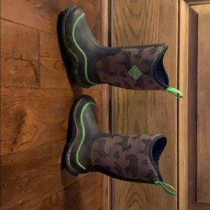 Boys Muck Boots. Size 13 little boy